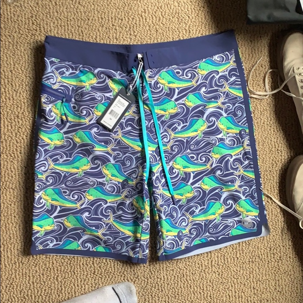 VINEYARD VINES Mens Dolphin Fish Wave Boardshorts